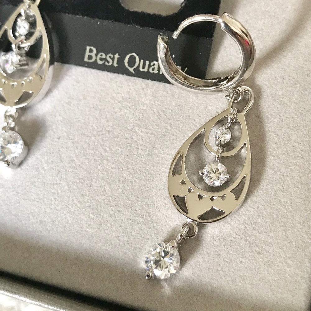 Silver earring W Rhinestone - Picture 3 of 5